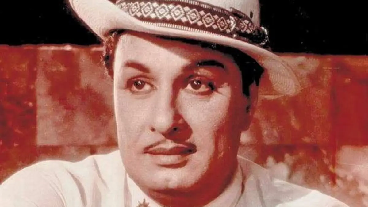 MGR: நீ காசு கொடுக்க வேணாம்பா!. எம்.ஜி.ஆருக்கு புண்ணிய பாடமெடுத்த மூதாட்டி..